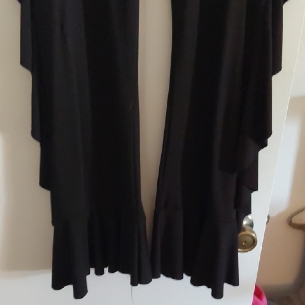 Black Ruffle Edges Pants. - Picture 4 of 5